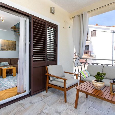 And Charming Apartment In Vantacici Malinska Extérieur photo