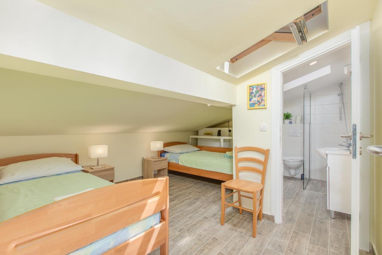 And Charming Apartment In Vantacici Malinska Extérieur photo